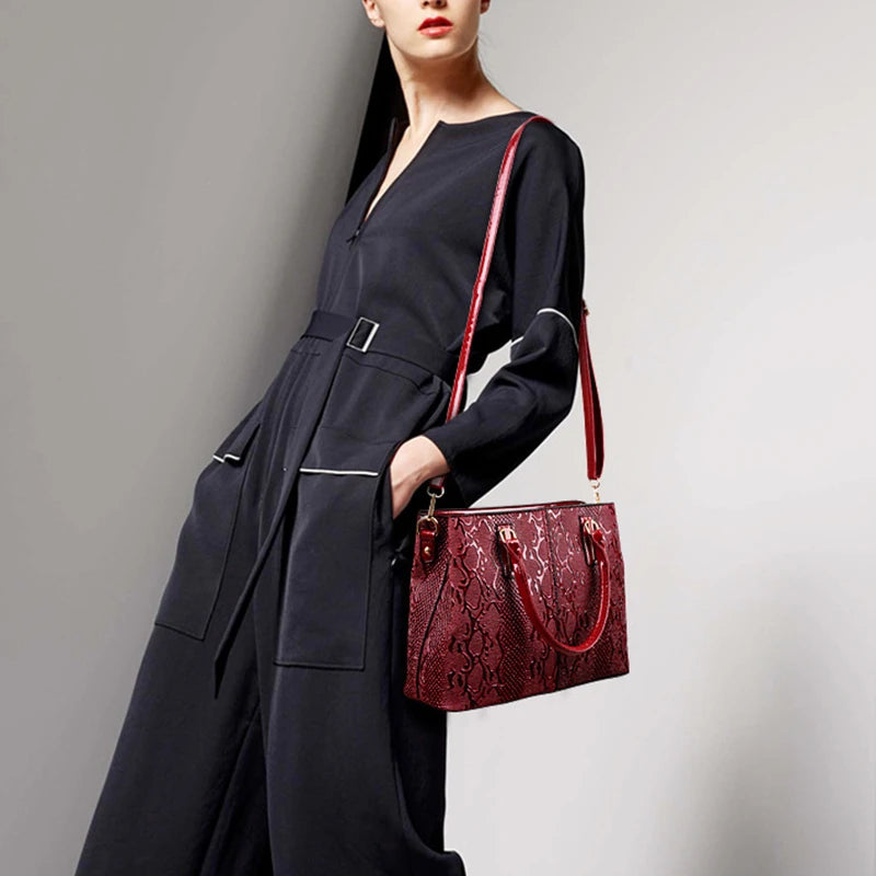 Bolsa Feminina Transversal de Verniz